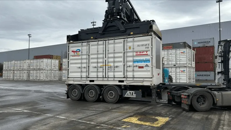 Battery containers stored at the terminal